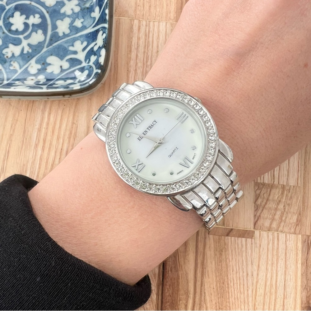 Ellen Tracy ladies silver tone dress watch NEW BATTERY - Picture 12 of 12